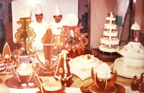 Rossano Boscolo e Dino Bisca al corso di pièce montée tenutosi nel 1980 al Lenotre