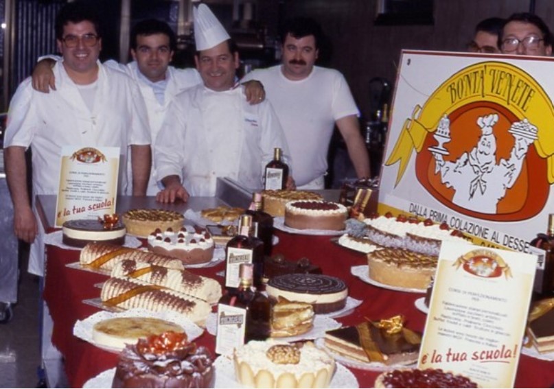 Il primo anno i corsi dell’Etoile si tennero presso il laboratorio Bontà Venete degli amici Dino Bisca e Loredano Grande