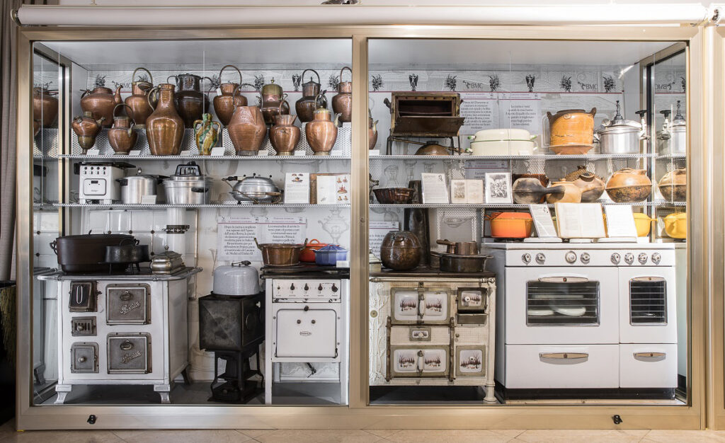 Vetrina 6 - Miscellanea di cucina